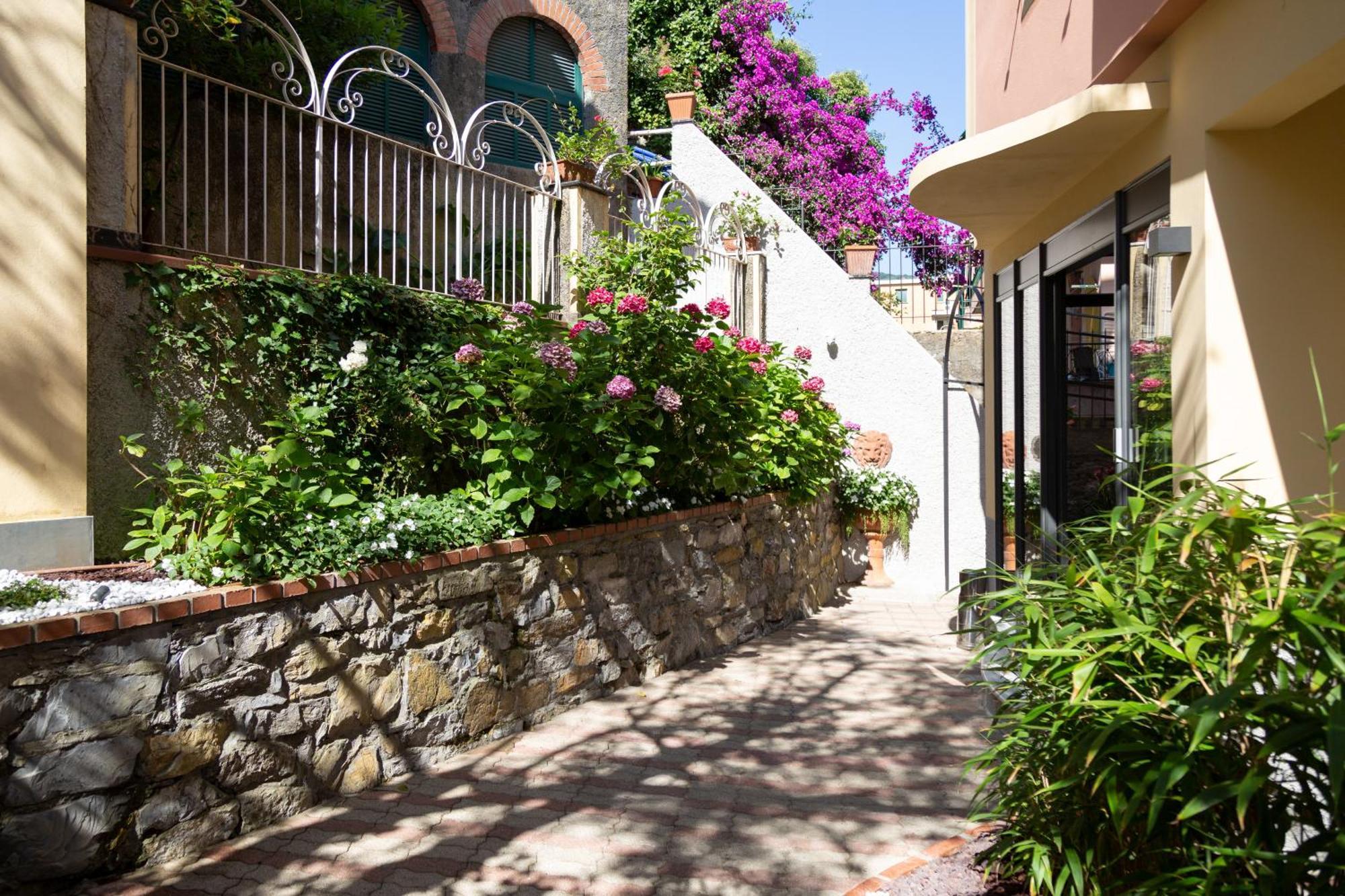 The Time -Home & Hotel- Santa Margherita Ligure Exterior foto